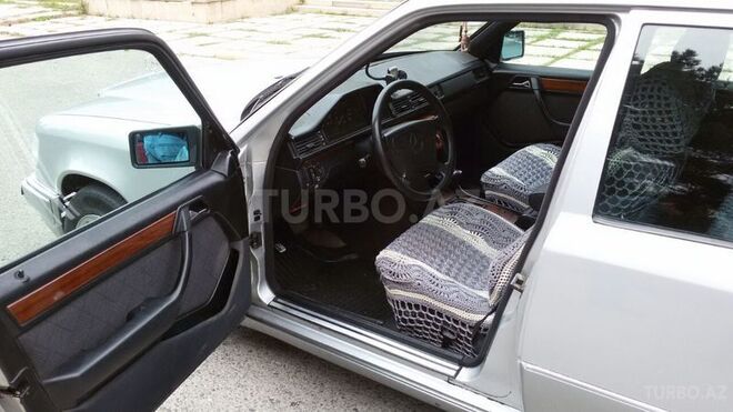 Mercedes E 220 1995, 322,000 km - 2.2 l - Sumqayıt