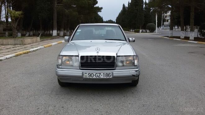 Mercedes E 220 1995, 322,000 km - 2.2 l - Sumqayıt