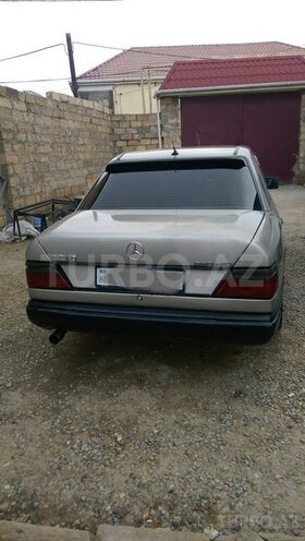 Mercedes E 230 1989, 324,000 km - 2.3 l - Bakı