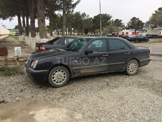 Mercedes E 240 1998, 241,000 km - 2.6 л - Bakı