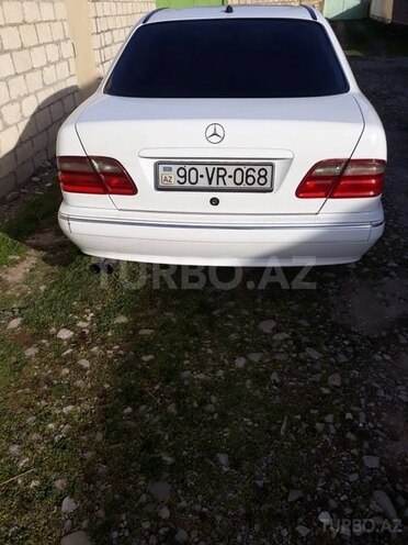 Mercedes E 220 2001, 220,000 km - 2.2 l - Bakı