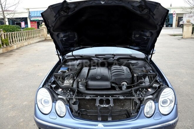 Mercedes E 220 2005, 330,000 km - 2.1 л - Saatlı