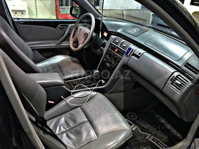 Mercedes E 240 2000, 214,000 km - 2.4 л - Bakı