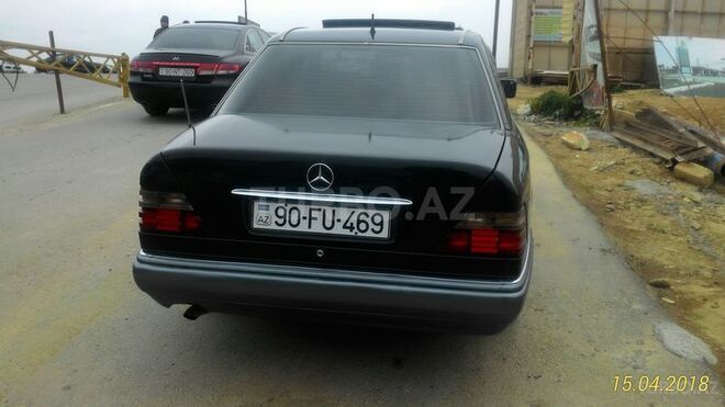 Mercedes E 250 1993, 350,000 km - 2.5 л - Beyləqan