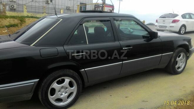 Mercedes E 250 1993, 350,000 km - 2.5 л - Beyləqan