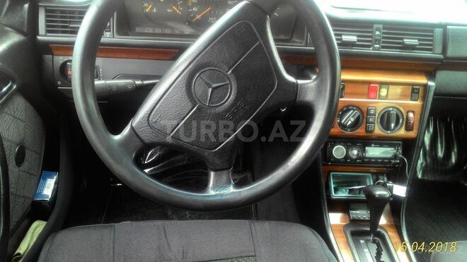 Mercedes E 250 1993, 350,000 km - 2.5 л - Beyləqan