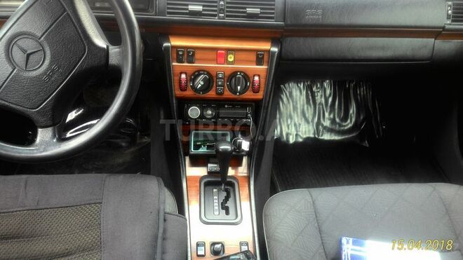Mercedes E 250 1993, 350,000 km - 2.5 л - Beyləqan