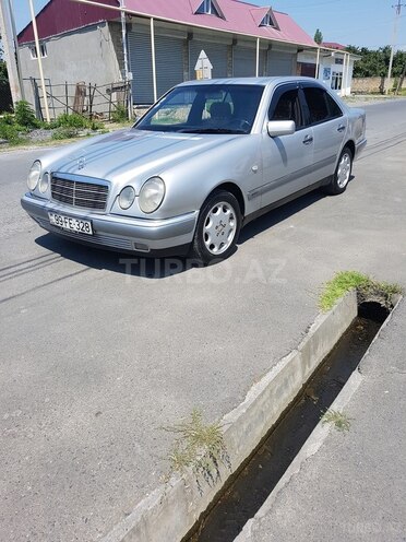 Mercedes E 200 1998, 311,000 km - 0.2 l - Zaqatala