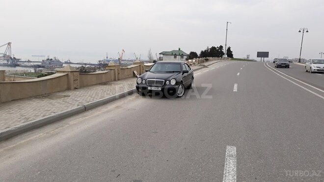 Mercedes E 280 1998, 302,000 km - 2.8 l - Bakı