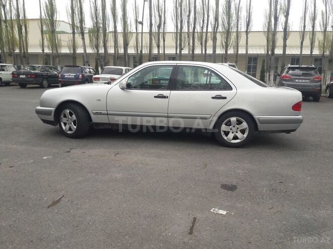 Mercedes E 240 1998, 290,000 km - 2.4 l - Qəbələ
