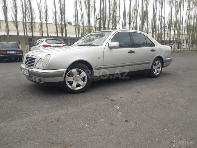 Mercedes E 240 1998, 290,000 km - 2.4 l - Qəbələ