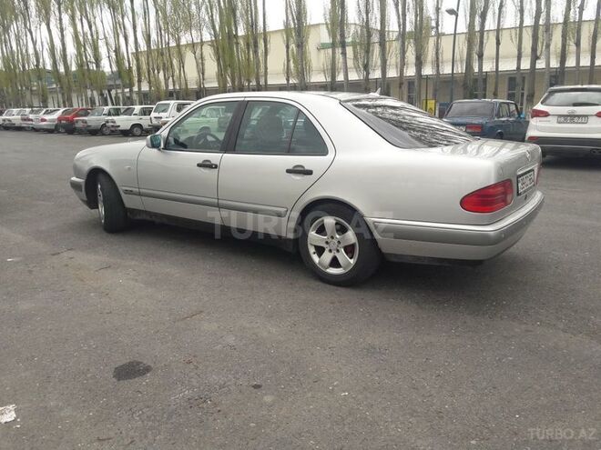Mercedes E 240 1998, 290,000 km - 2.4 l - Qəbələ