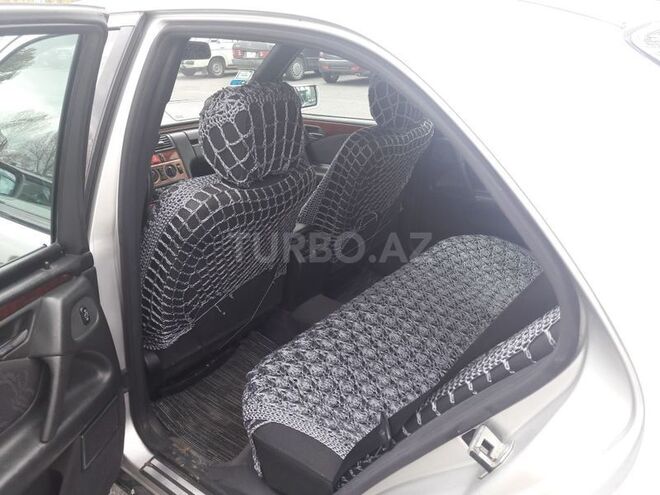 Mercedes E 240 1998, 290,000 km - 2.4 l - Qəbələ