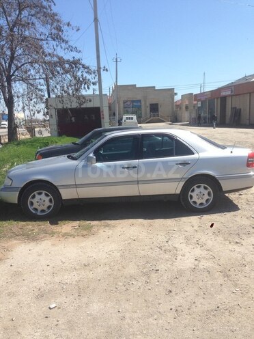 Mercedes C 200 1995, 450,000 km - 2.0 l - Quba