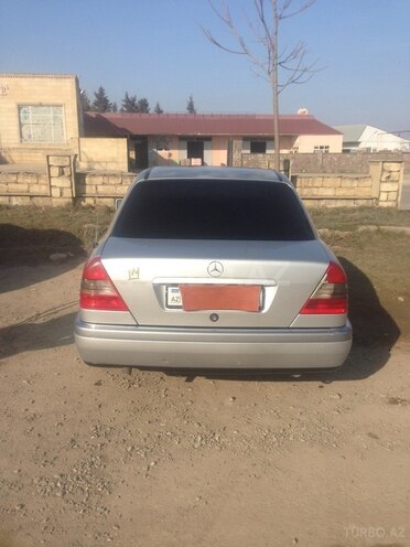 Mercedes C 200 1995, 450,000 km - 2.0 l - Quba