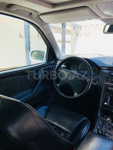 Mercedes E 320 2001, 204,000 km - 3.2 l - Bakı