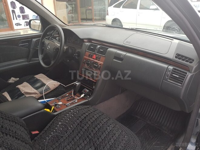 Mercedes E 240 2001, 317,888 km - 2.6 l - Bakı