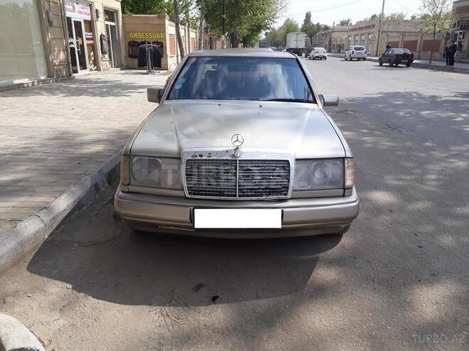 Mercedes E 260 1988, 245,781 km - 2.6 l - Bərdə