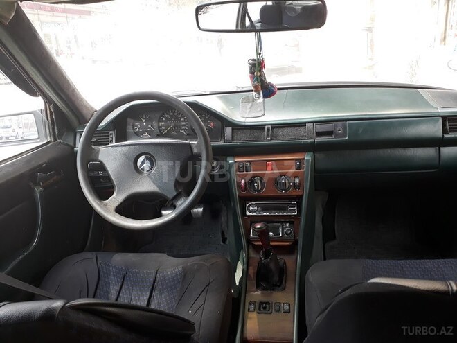 Mercedes E 260 1988, 245,781 km - 2.6 l - Bərdə
