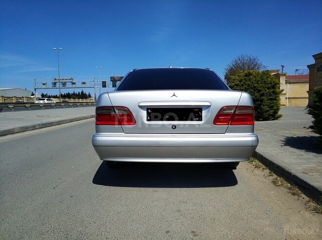 Mercedes E 220 2000, 322,500 km - 2.2 л - Bakı