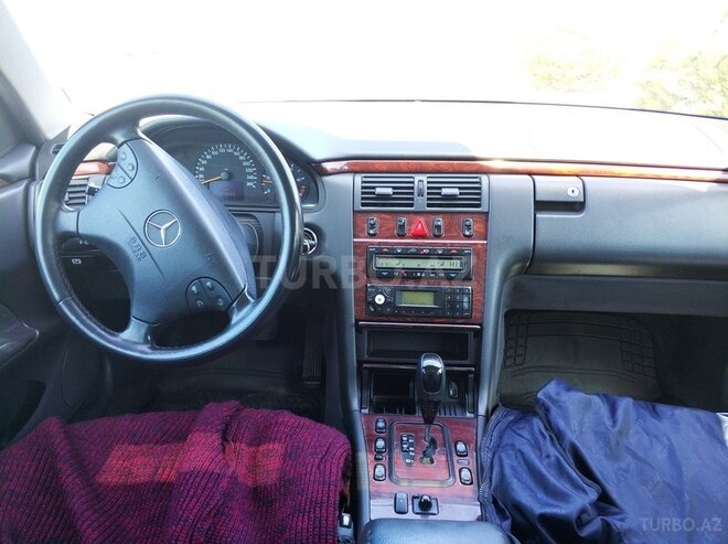 Mercedes E 220 2000, 322,500 km - 2.2 л - Bakı