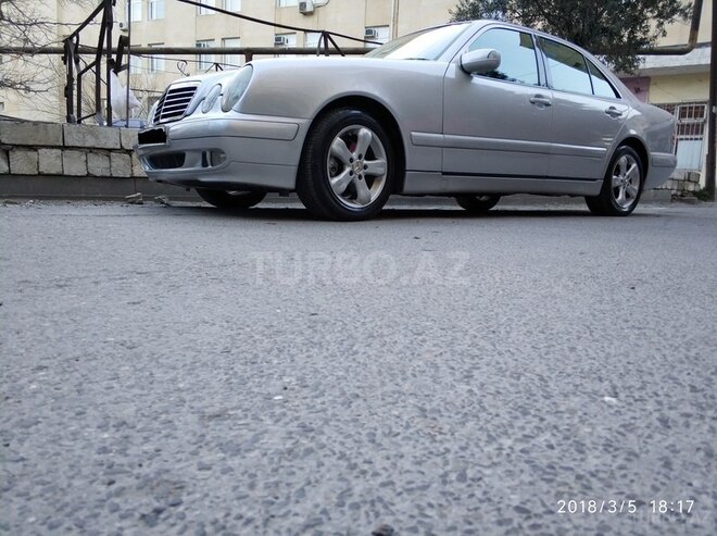 Mercedes E 220 2000, 322,500 km - 2.2 л - Bakı