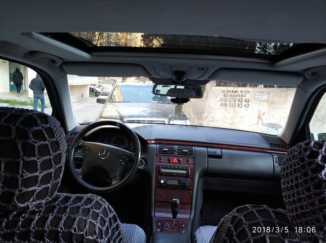 Mercedes E 220 2000, 322,500 km - 2.2 л - Bakı