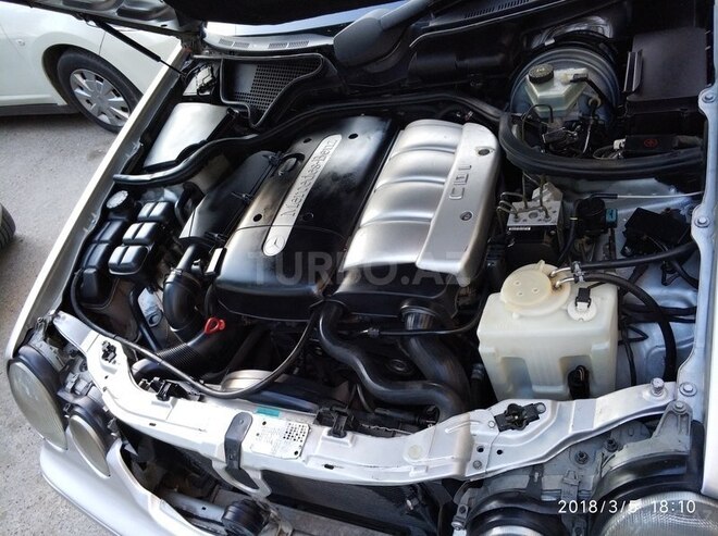 Mercedes E 220 2000, 322,500 km - 2.2 л - Bakı