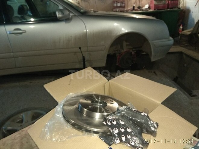 Mercedes E 220 2000, 322,500 km - 2.2 л - Bakı