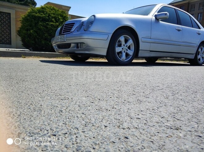 Mercedes E 220 2000, 322,500 km - 2.2 л - Bakı