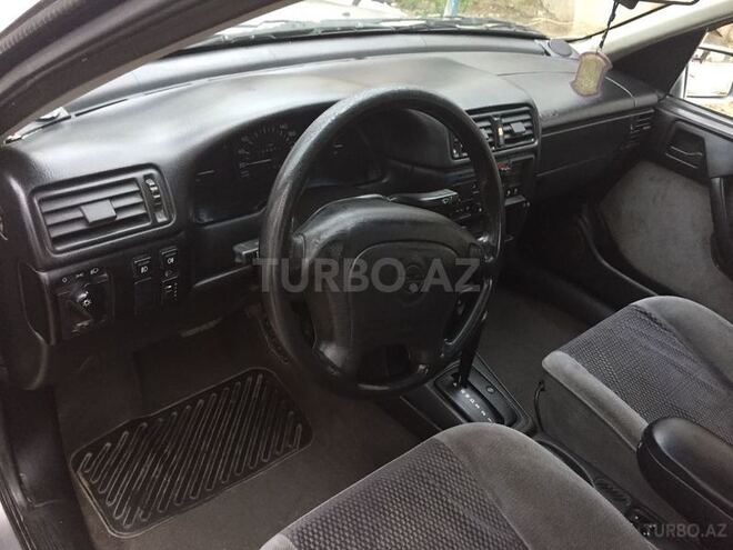 Opel Vectra 1995, 380,000 km - 2.0 l - Bakı