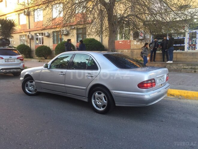 Mercedes E 220 2000, 380,000 km - 2.2 l - Bakı