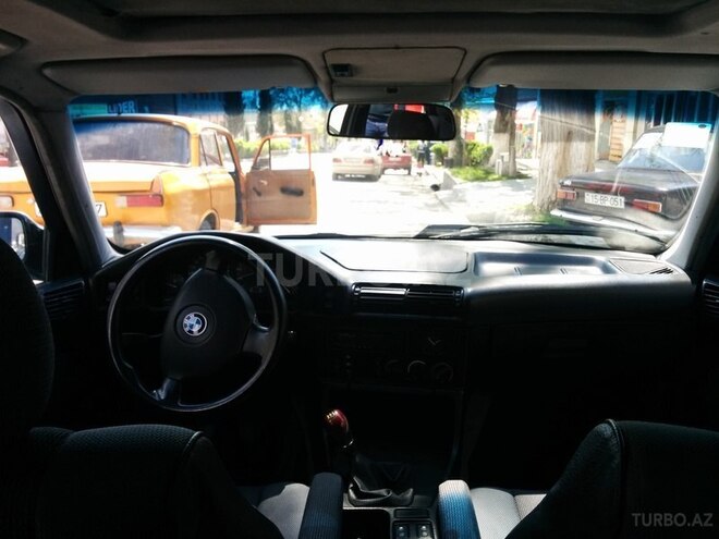 BMW 525 1989, 260,000 km - 2.5 л - Qax