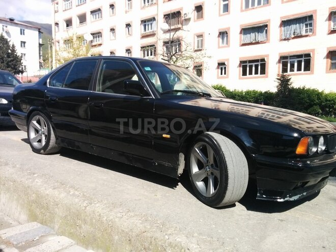 BMW 525 1989, 260,000 km - 2.5 л - Qax
