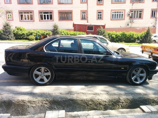 BMW 525 1989, 260,000 km - 2.5 л - Qax