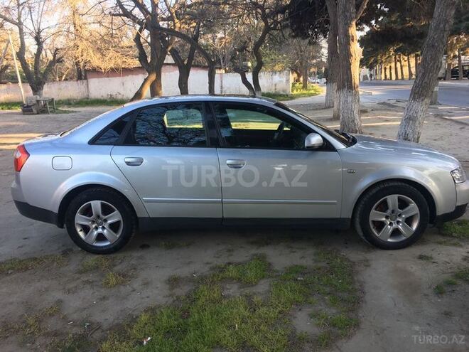 Audi A4 2001, 235,000 km - 2.5 l - Bakı