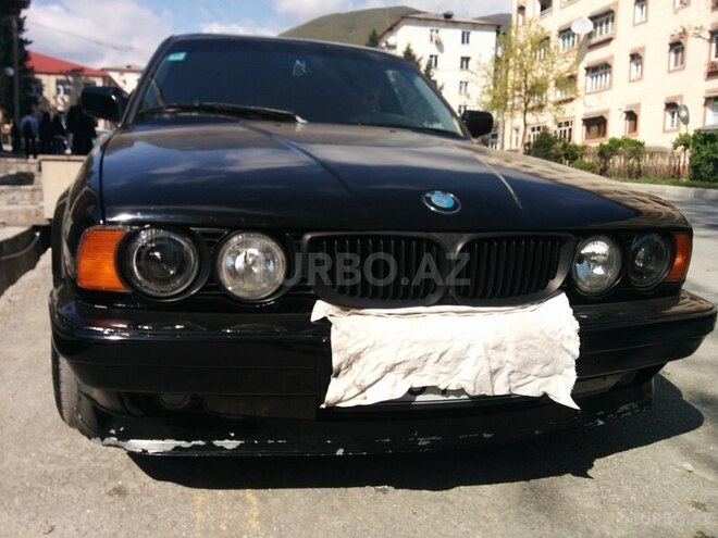 BMW 528 1989, 270,000 km - 2.5 l - Qax