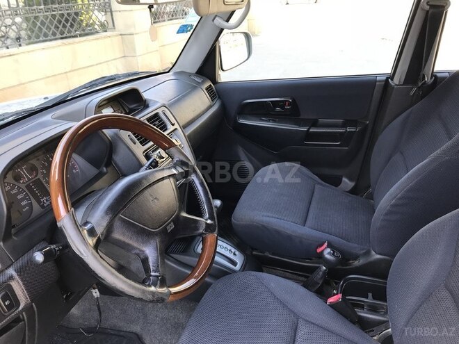 Mitsubishi Pajero io 2001, 200,000 km - 1.8 l - Bakı