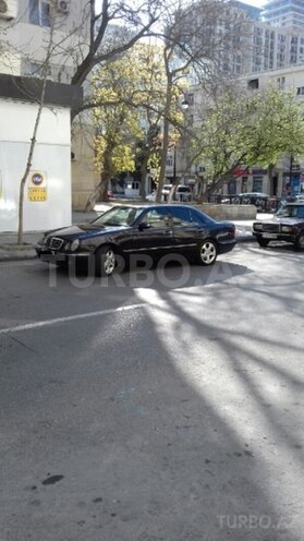 Mercedes E 220 2000, 297,000 km - 2.2 l - Bakı