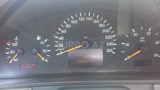 Mercedes E 220 2000, 297,000 km - 2.2 l - Bakı