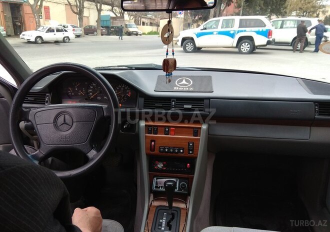 Mercedes E 220 1994, 490,000 km - 2.2 l - Bakı