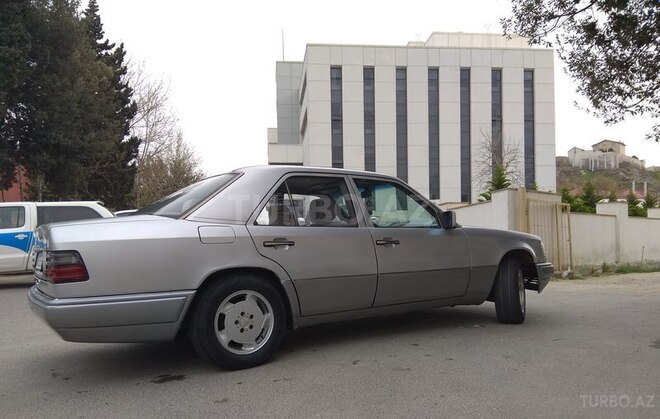 Mercedes E 220 1994, 490,000 km - 2.2 l - Bakı