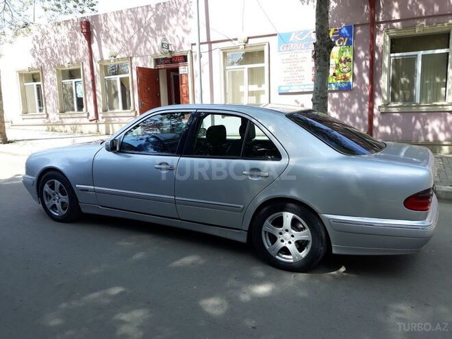 Mercedes E 220 1999, 250,000 km - 2.2 l - Gəncə