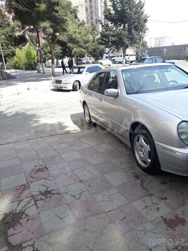 Mercedes E 200 1999, 320,000 km - 2.0 l - Bakı
