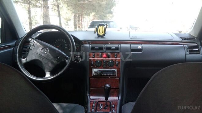 Mercedes E 200 1999, 320,000 km - 2.0 l - Bakı