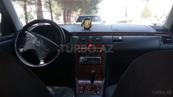Mercedes E 200 1999, 320,000 km - 2.0 l - Bakı
