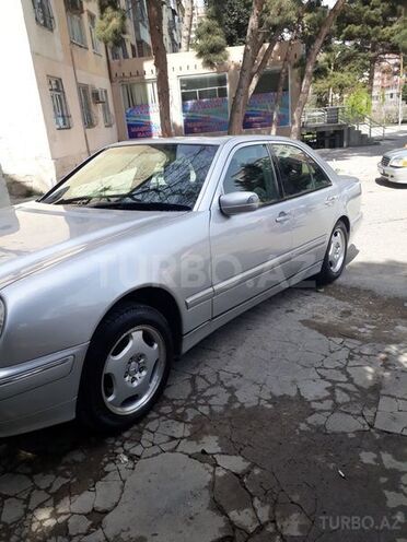 Mercedes E 200 1999, 320,000 km - 2.0 l - Bakı