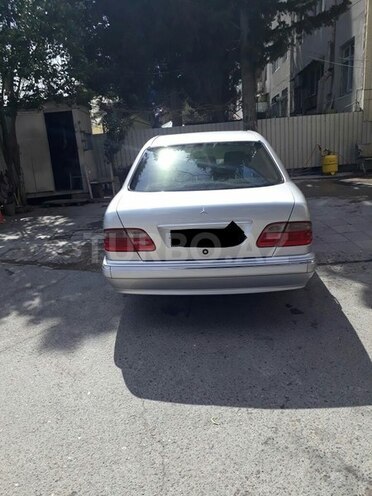 Mercedes E 200 1999, 320,000 km - 2.0 l - Bakı