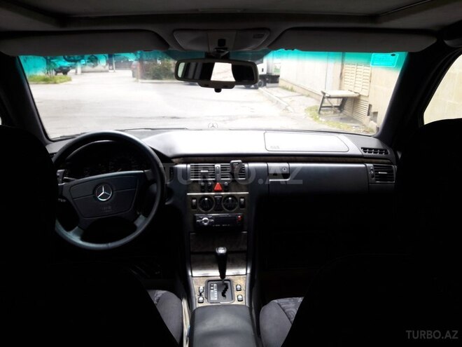 Mercedes E 230 1996, 290,000 km - 2.3 l - Bakı