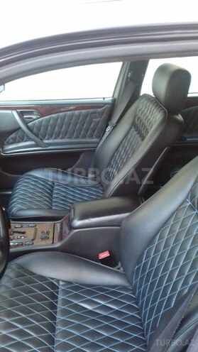 Mercedes E 220 2000, 297,000 km - 2.2 l - Bakı